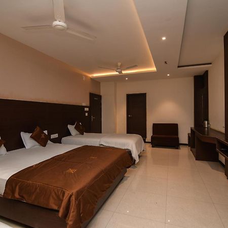 Shree Ram Hotel اوجاين المظهر الخارجي الصورة