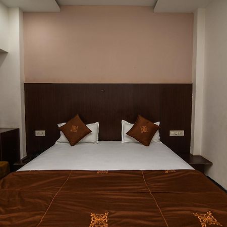 Shree Ram Hotel اوجاين المظهر الخارجي الصورة