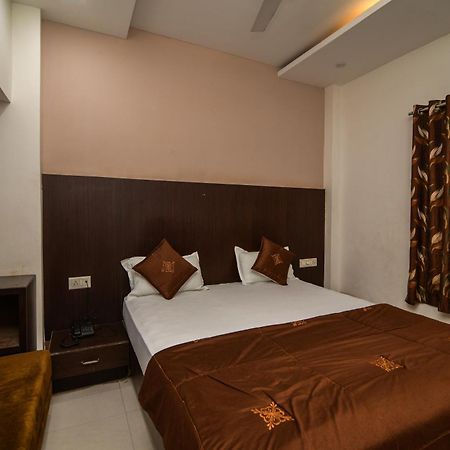 Shree Ram Hotel اوجاين المظهر الخارجي الصورة