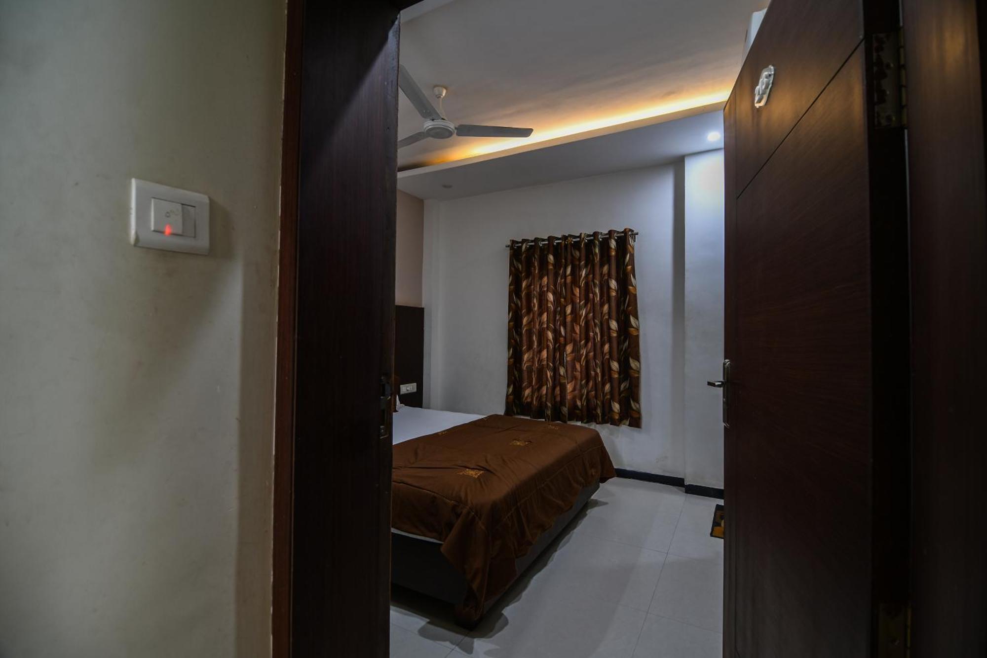 Shree Ram Hotel اوجاين المظهر الخارجي الصورة