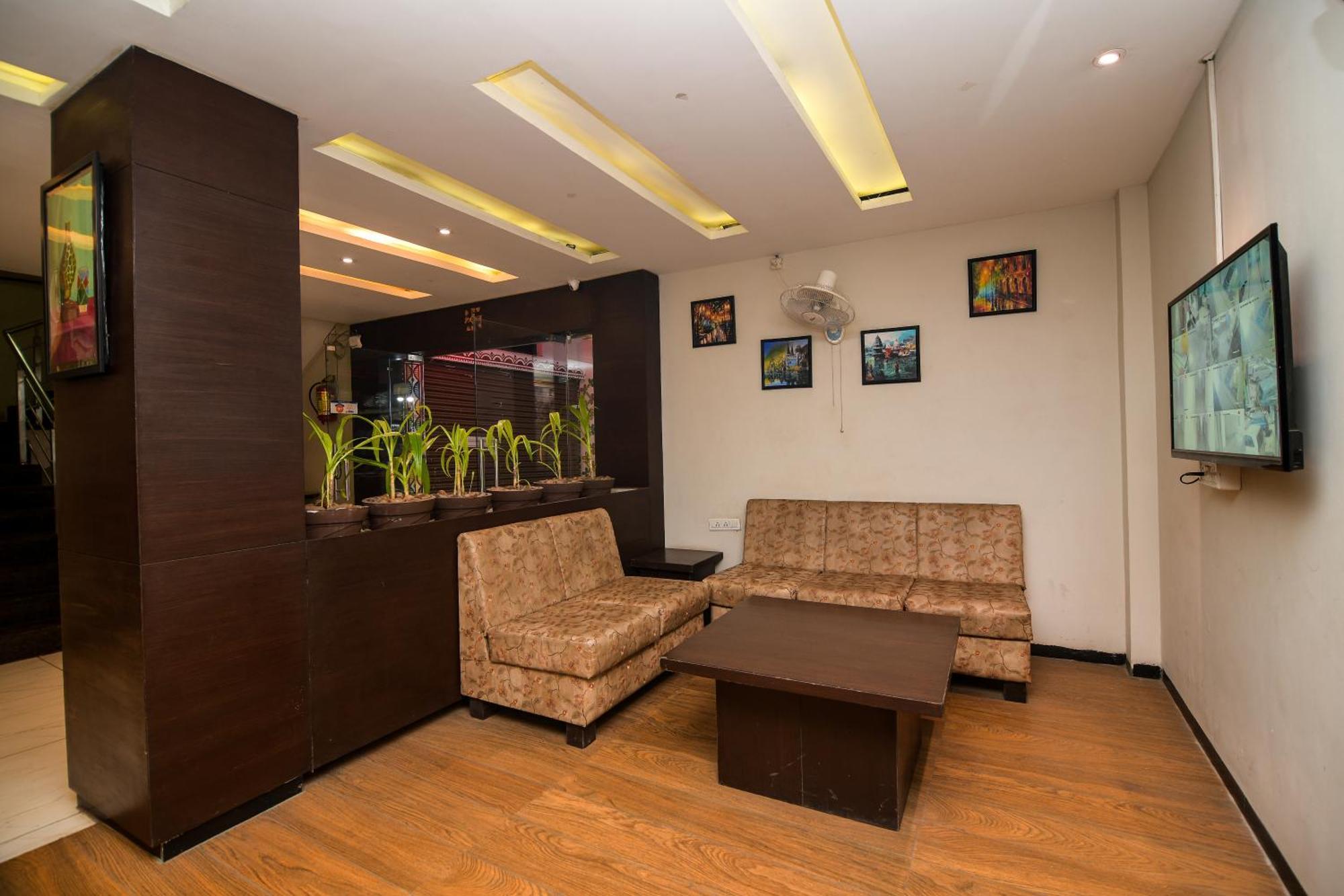 Shree Ram Hotel اوجاين المظهر الخارجي الصورة