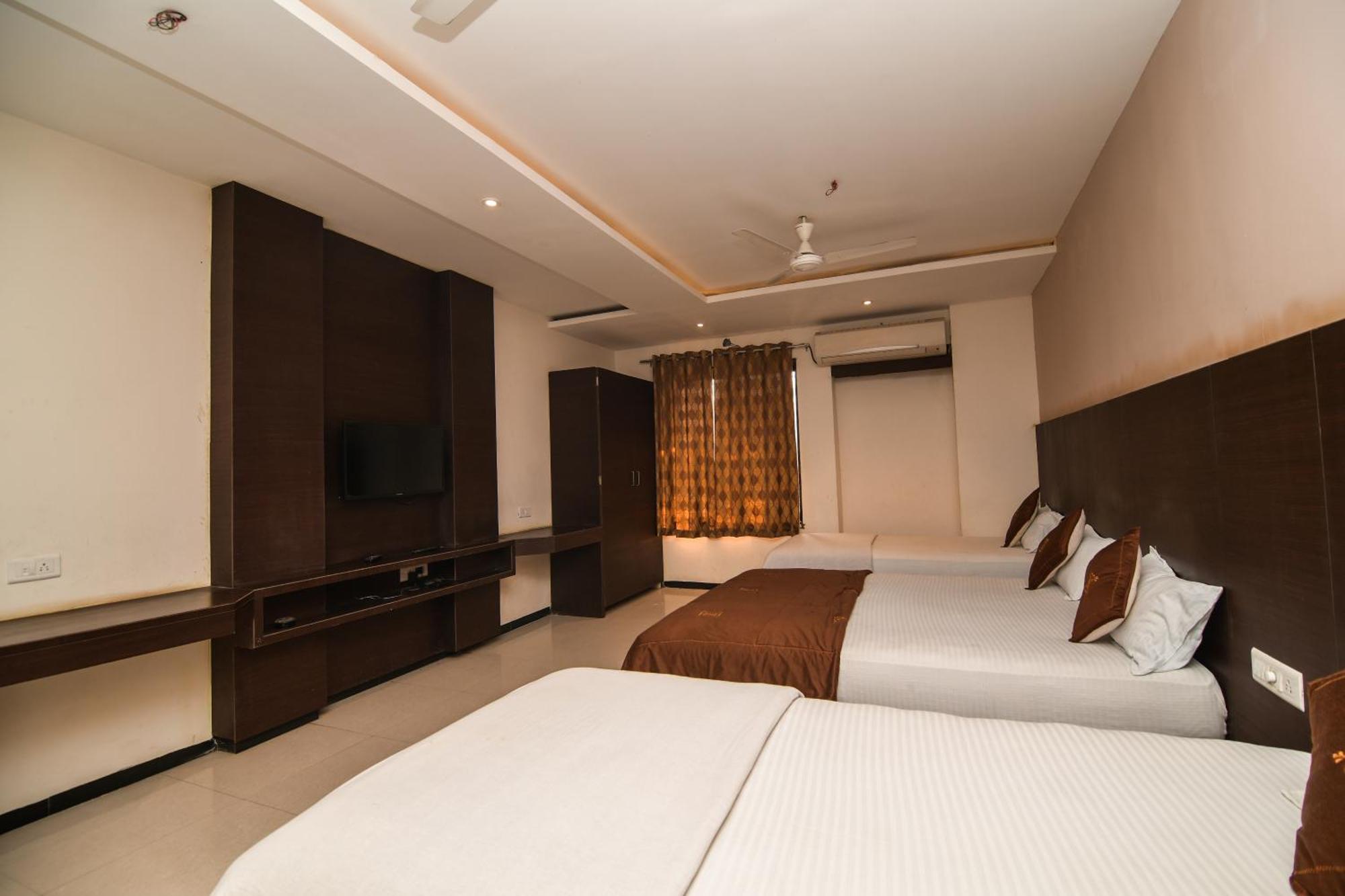 Shree Ram Hotel اوجاين المظهر الخارجي الصورة