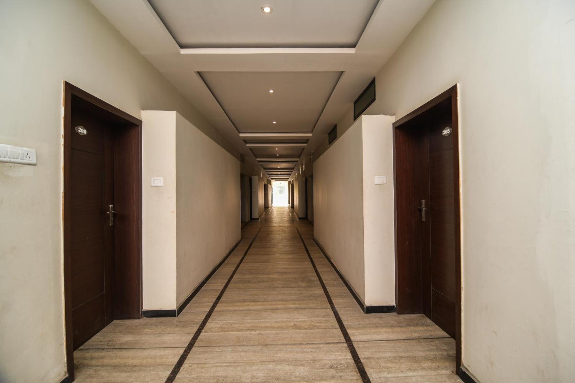 Shree Ram Hotel اوجاين المظهر الخارجي الصورة